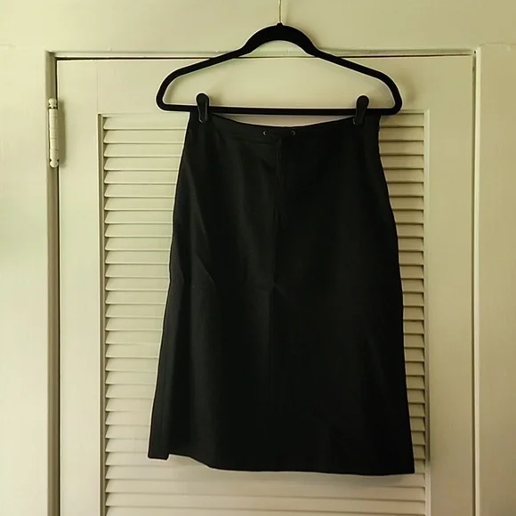 Banana Republic Black A-line Wool skirt, size 4 - Picture 6 of 8